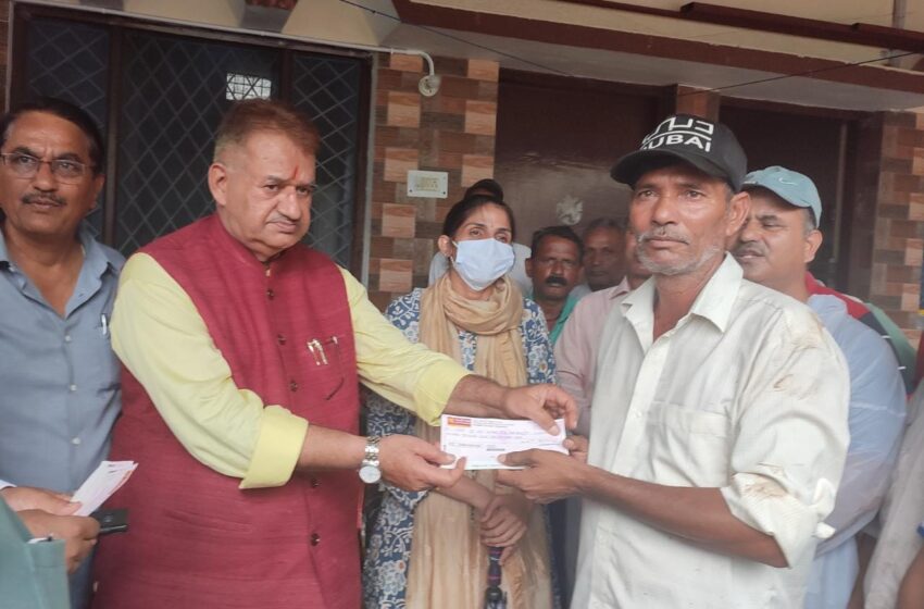  कैबिनेट मंत्री गणेश जोशी ने सहस्त्रधारा क्षेत्र में भूस्खलन प्रभावित क्षेत्र का भ्रमण किया।