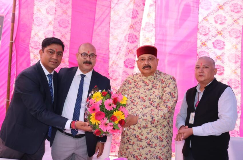  सतपाल महाराज ने हरिद्वार में एक्सिस बैंक की शाखा का शुभारंभ किया।