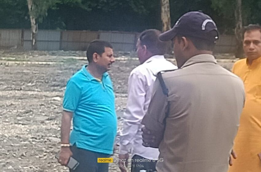  अपर जिलाधिकारी केके मिश्रा ने परेड मैदान का स्थलीय निरीक्षण किया।