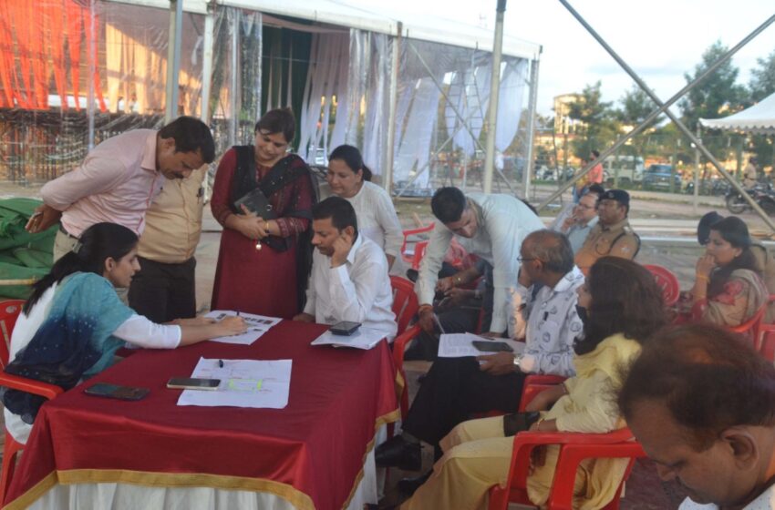  स्वतंत्रता दिवस के अवसर पर परेड मैदान पर  तैयारियों एवं व्यवस्थाओं का निरीक्षण किया।