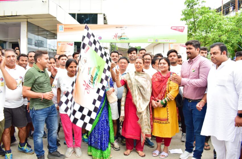  कैबिनेट मंत्री रेखा आर्य ने रन फ़ॉर यूनिटी मैराथन का फ्लैग ऑफ कर शुरुवात कि।
