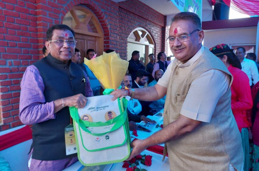  अनुसूचित जाति, जनजाति संसदीय समिति के अध्यक्ष प्रो. किरिट प्रेमजीभाई सोलंकी ने विकासखंड सहसपुर के बांसागाड ग्राम पंचायत स्मार्ट विलेज कयारकुली भट्टा मे संचालित विकास कार्यों का निरीक्षण किया।