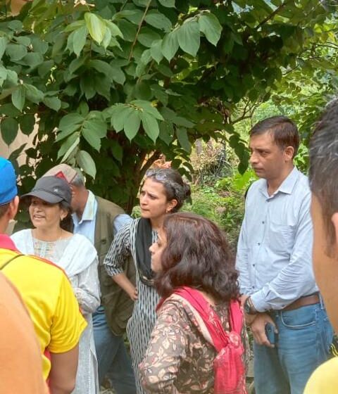  जिलाधिकारी श्रीमती सोनिका ने मुख्य चिकित्सा अधिकारी को आपदा प्रभावित क्षेत्र सरखेत में चिकित्सा टीम तैनात करने के निर्देश दिए।