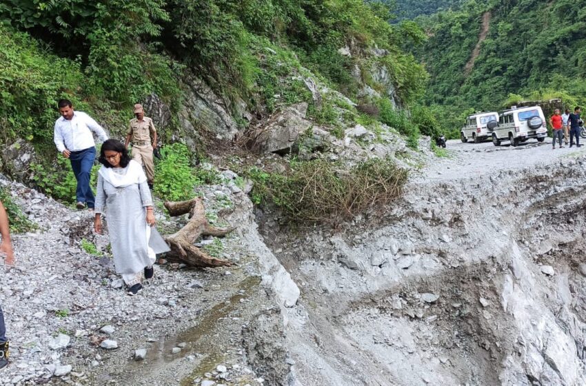  नगर मजिस्ट्रेट कुसुम चौहान एवं तहसीलदार सोहन सिंह रांगड़ घटना के दिन से मौके पर ही मौजूद।