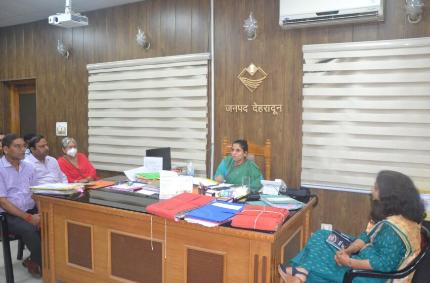  जिलाधिकारी श्रीमती सोनिका की अध्यक्षता में जिला स्तरीय टास्कफोर्स समिति की बैठक कि।