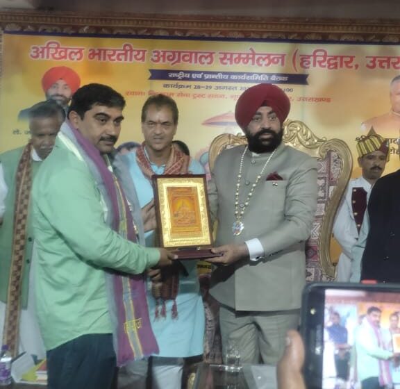  देवभूमि उत्तराखंड दुग्ध व्यापार संघ के अध्यक्ष जितेन्द्र कम्बोज को किया सम्मानित।