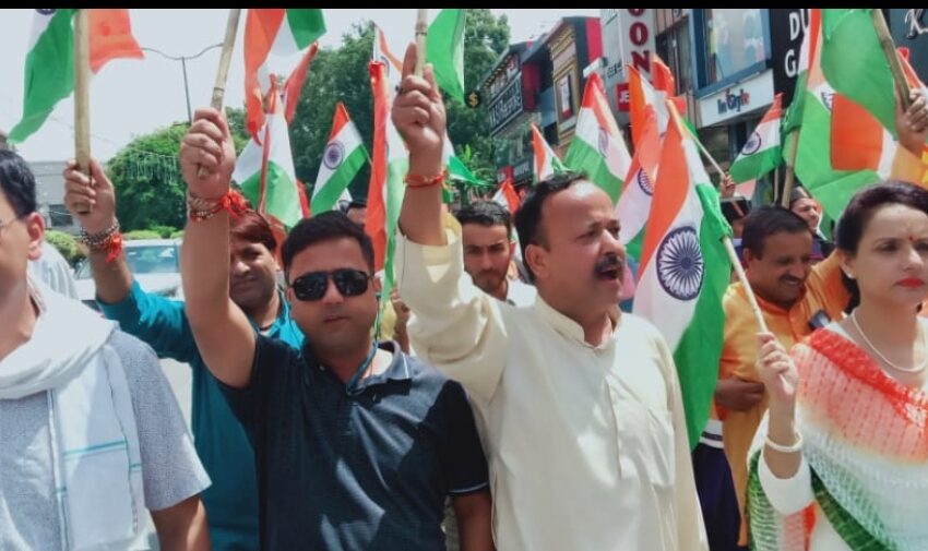  आज महानगर जनजाति मोर्चा ने आजादी के 75 साल पूर्ण होने पर तिरंगा यात्रा का आयोजन किया।