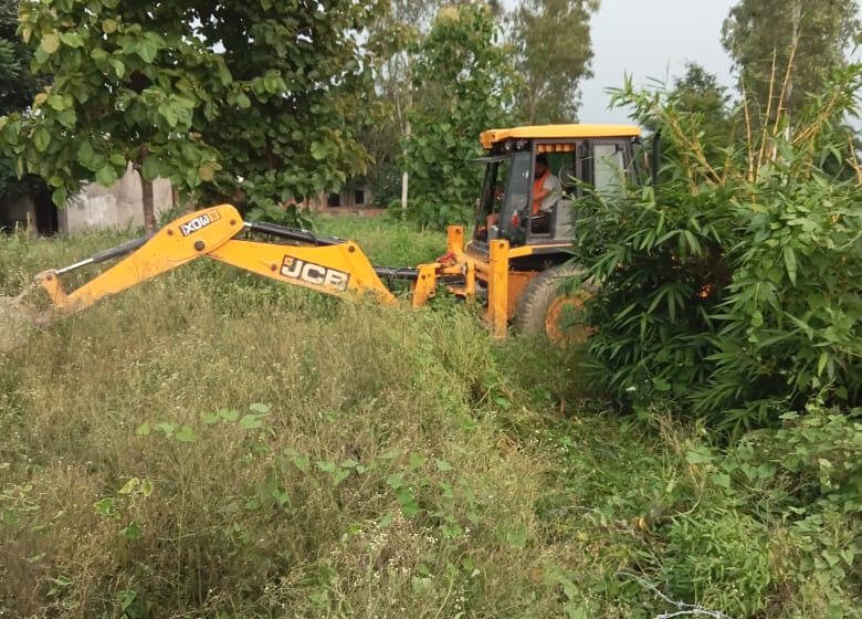  राजस्व विभाग की टीम ने तहसील विकासनगर एवं डोईवाला क्षेत्रान्तर्गत शासकीय भूमि से अतिक्रमण हटाने की कार्यवाही की गई। 