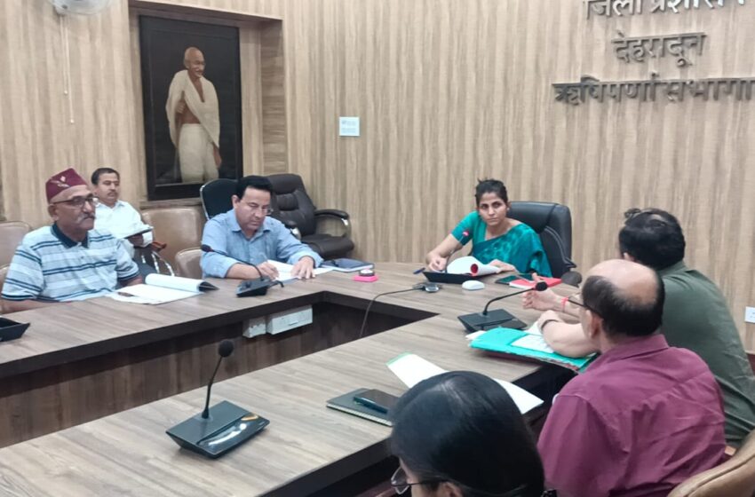  जिलाधिकारी श्रीमती सोनिका ने जनपद के समस्त चिकित्सालयों कि बैठक ली।