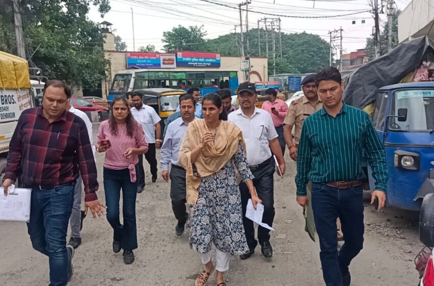  जिलाधिकारी/मुख्य कार्यकारी अधिकारी श्रीमती सोनिका ने स्मार्ट सिटी के कार्यों का निरीक्षण किया।