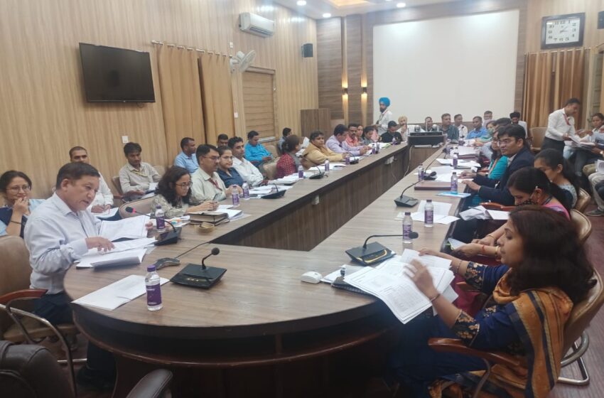  मुख्य विकास अधिकारी सुश्री झरना कमठान ने जिला स्तरीय समीक्षण समिति जिला सलाहकार समिति की त्रैमासिक बैठक ली।