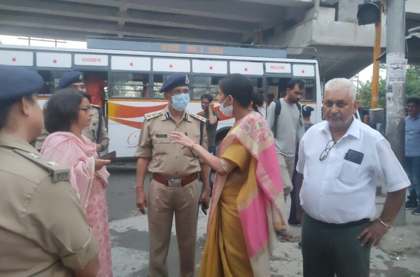  जिलाधिकारी श्रीमती सोनिका एवं वरिष्ठ पुलिस अधीक्षक दलीप सिंह कुँवर ने आज संयुक्त रूप से यातायात व्यवस्था का स्थलीय निरीक्षण किया।