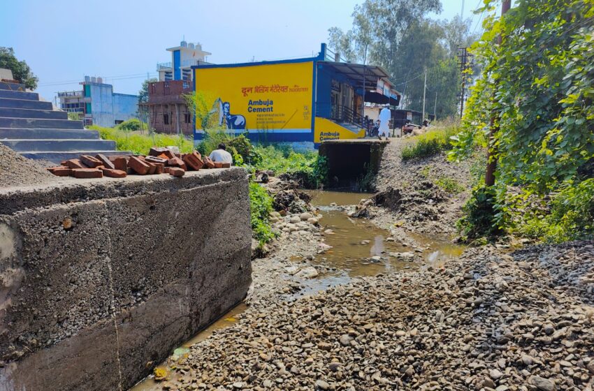  उपजिलाधिकारी विकासनगर विनोद कुमार ने विकासनगर में जेसीबी को जब्त कर थाना सहसपुर के सुपुर्द किया।