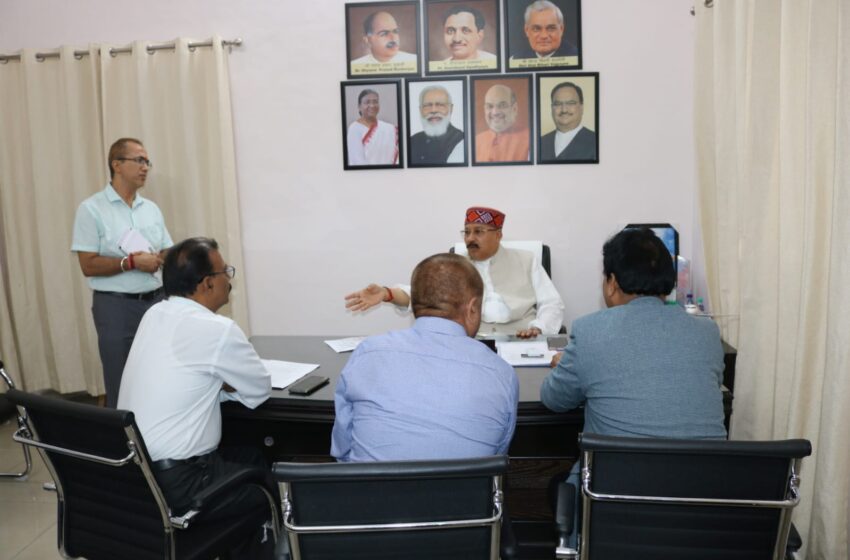  प्रदेश के सिंचाई, पर्यटन मंत्री सतपाल महाराज ने बांध प्रभावित परिवारों के मुआवजा में विलम्ब पर अधिकारियों को फटकार लगाई।