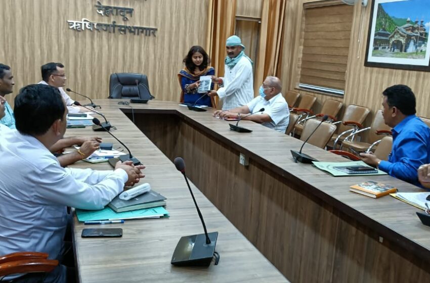  मुख्य विकास अधिकारी सुश्री झरना कमठान ने जिला गंगा सुरक्षा समिति की बैठक ली।
