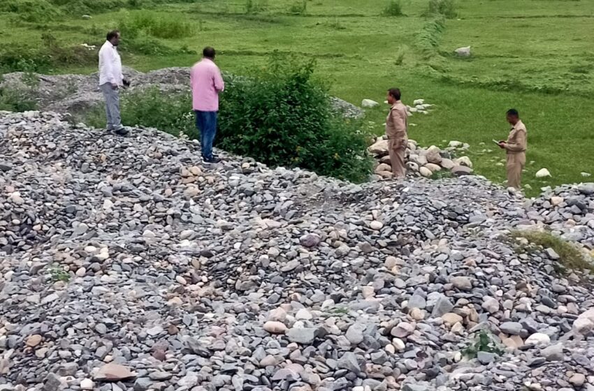  उप जिलाधिकारी विकासनगर के नेतृत्व में राजस्व विभाग एवं खनन विभाग द्वारा संयुक्त रूप से अवैध खनन पर कार्यवाही की।