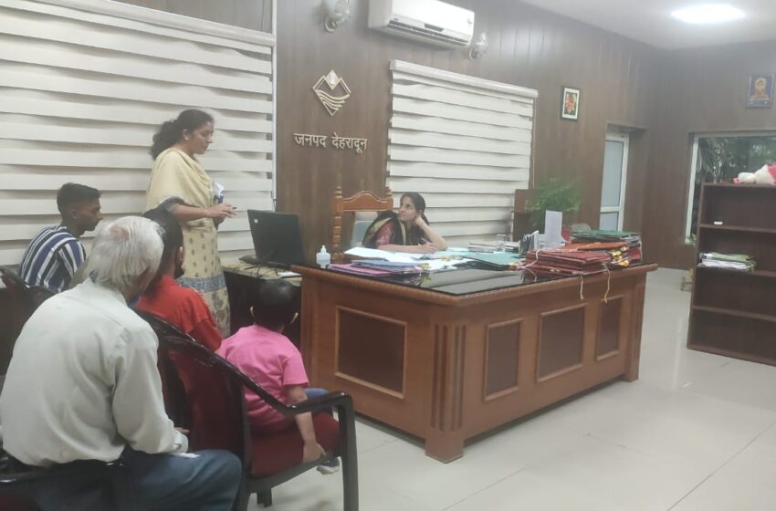  जिलाधिकारी श्रीमती सोनिका ने आज पीएम केयर फाॅर चिल्ड्रन योजना के अन्तर्गत चयनित बच्चों के साथ बातचीत की।