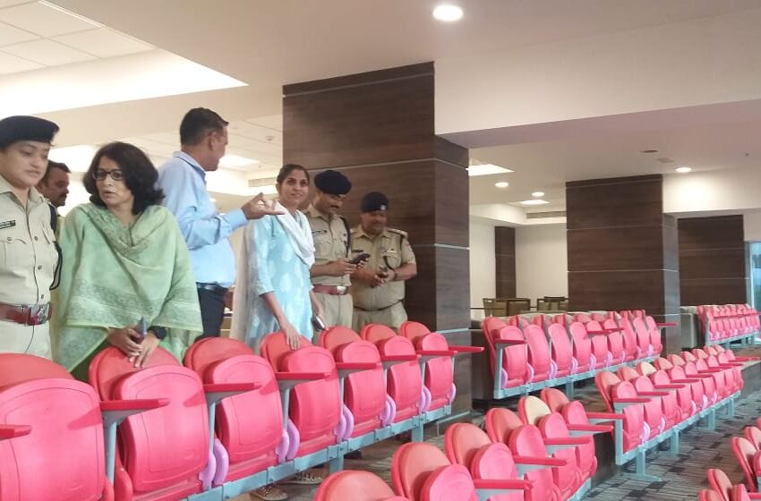  जिलाधिकारी श्रीमती सोनिका ने आज राजीव गांधी अंतरराष्ट्रीय क्रिकेट स्टेडियम में सुरक्षा व्यवस्थाओ का निरीक्षण किया।