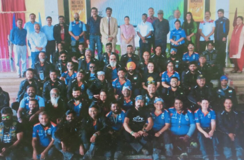  श्रीमती रेखा आर्या ने फ्रीडम बाइकर्स रैली का फ्लैग ऑफ किया।