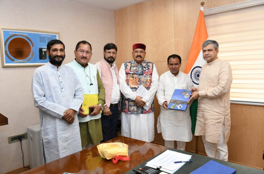  सतपाल महाराज ने रेल मंत्री से मुलाकात की।