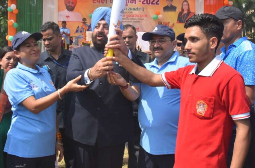  राज्यपाल लेफ्टिनेंट जनरल श्री गुरमीत सिंह (से.नि.),खेल मंत्री श्रीमती रेखा आर्या ने संयुक्त रूप से खेल महाकुंभ-2022 का शुभांरभ किया।