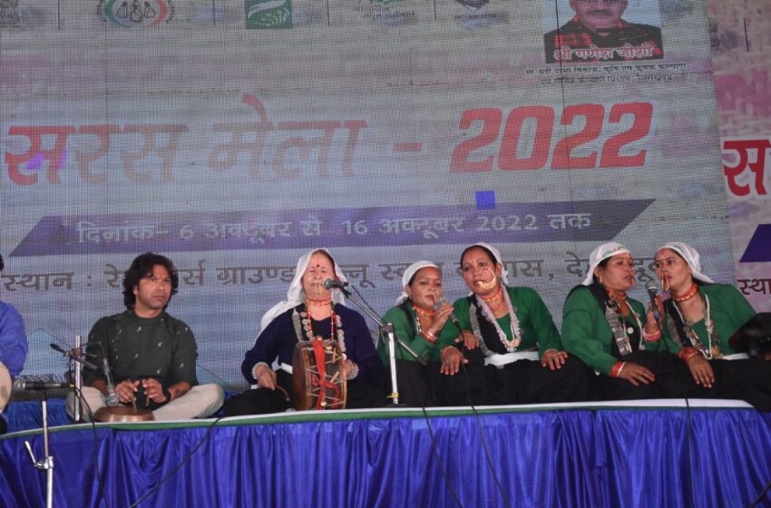  राष्ट्रीय सरस मेले के दूसरे दिन भी भारी संख्या में भीड़ देखने को मिली।