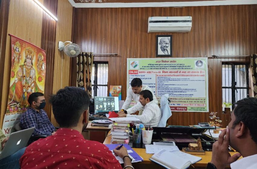  अपर जिलाधिकारी वित्त एवं राजस्व के के मिश्रा ने सिंगल यूज प्लास्टिक प्रतिबंध को लेकर अब तक की गई कार्रवाई पर समीक्षा की।