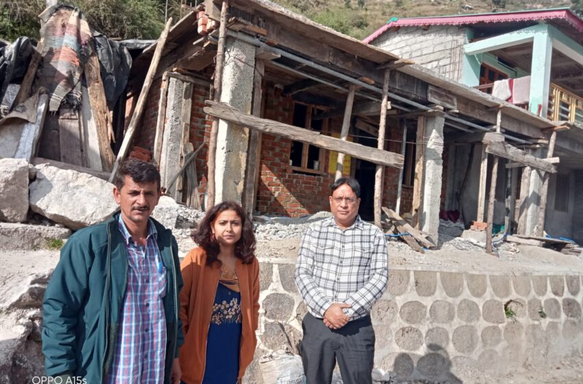  मुख्य विकास अधिकारी सुश्री झरना कमठान विकास खण्ड चकराता का आकस्मिक निरीक्षण किया।