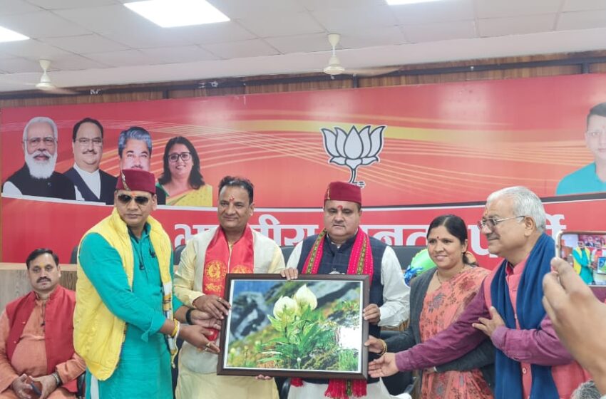  भाजपा प्रदेश अध्यक्ष महेंद्र भट्ट ने भाजपा जिला कार्यालय रुद्रप्रयाग में भारतीय जनता पार्टी के पदाधिकारियो के साथ बैठक की।