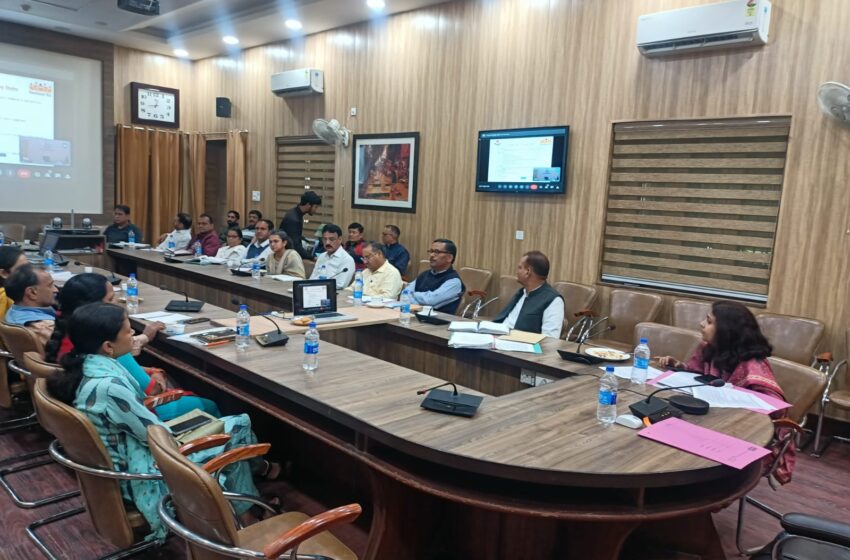  मुख्य विकास अधिकारी सुश्री झरना कमठान ने ग्रामीण क्षेत्रों में कूड़ा निस्तारण के संबंध में बैठक कि।