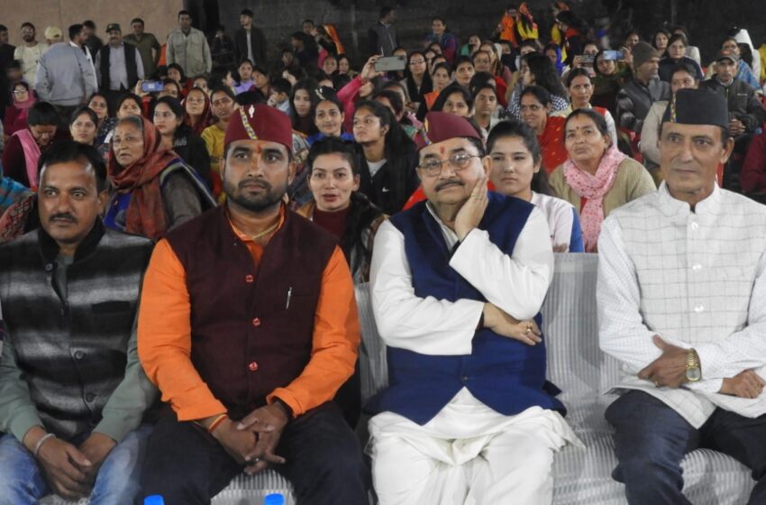  हरिओम कॉलोनी समिति ने ईगास बग्वाल बड़ी धूमधाम से मनाई।