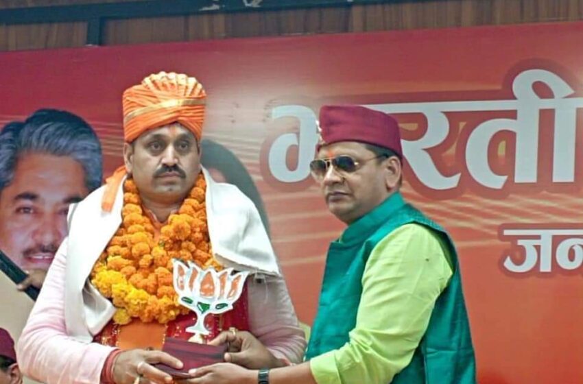  रुद्रप्रयाग के नवनियुक्त जिला अध्यक्ष महवीर पंवार जनपद आगमन पर पदाधिकारियों एवं कार्यकर्ताओं ने भव्य स्वागत किया।