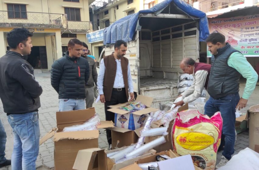  नगर पालिका टीम डोईवाला द्वारा अधिशासी अधिकारी के नेतृत्व में सिंगल यूज प्लास्टिक के खिलाफ विशेष अभियान चलाया गया।