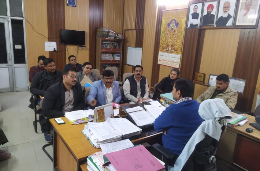  अपर जिलाधिकारी (वि0/रा0) के.के.मिश्रा ने बैठक की।