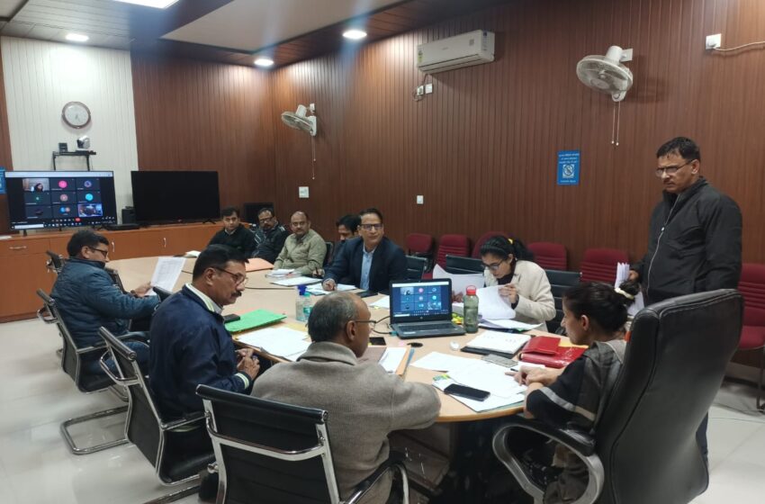  जिलाधिकारी श्रीमती सोनिका ने जनपद में मतदाता सूची संक्षिप्त पुनरीक्षण एंव वोटर आधार लिंक कार्यों की समीक्षा बैठक ली।