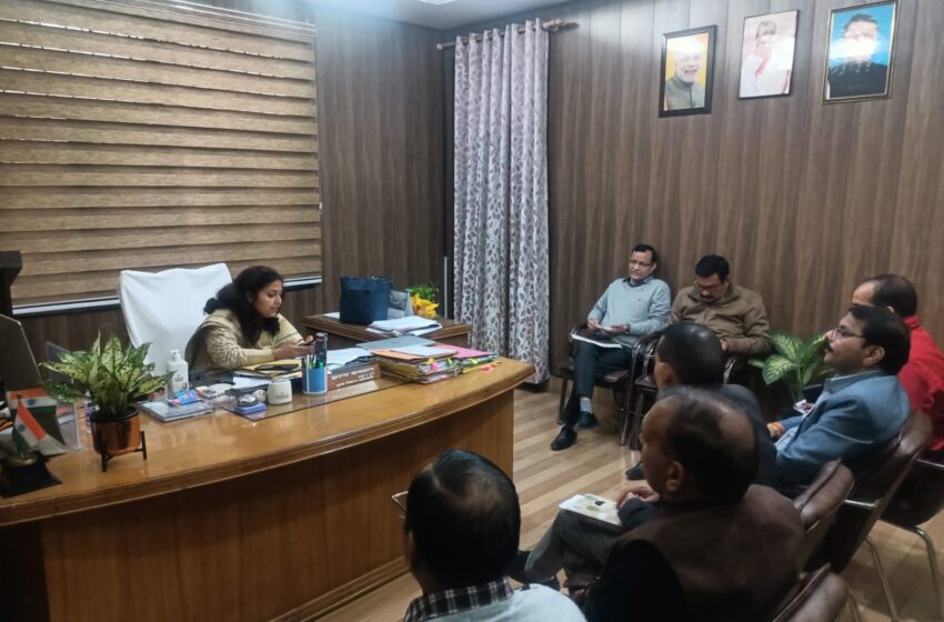  मुख्य विकास अधिकारी झरना कमठान ने फोटोयुक्त निर्वाचन नामावलियों का अर्हता तिथि के आधार पर पुनरीक्षण कार्यों को युद्धस्तर पर पूर्ण करने के निर्देश दिए।