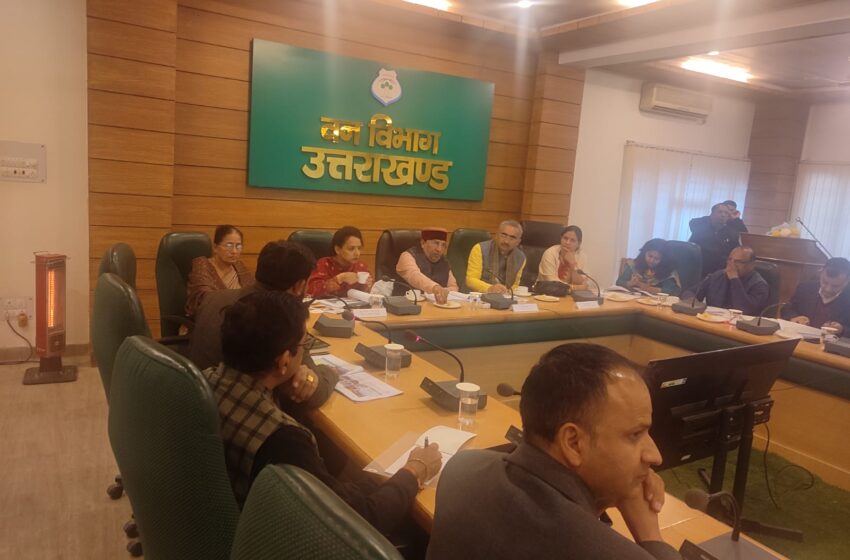  राज्य सभा सांसद नरेश बंसल ने जनपद के समस्त अधिकारियों के साथ जनपद में संचालित विभिन्न योेजनाओं की समीक्षा बैठक ली। 