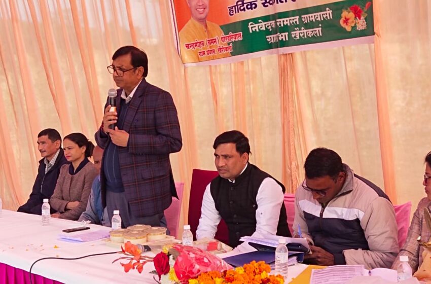  आयुक्त गढवाल मंडल सुशील कुमार ने विकासखंड डोईवाला की ग्राम पंचायत खैरी कला में आयोजित चैपाल में ग्रामीणों की समस्याएं सुनी।