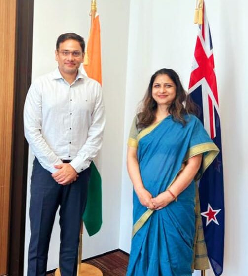  कैबिनेट मंत्री सौरभ बहुगुणा ने विदेश यात्रा के दौरान भारतीय उच्चायुक्त सुश्री नीता भूषण तथा भारतीय मूल के अनेक व्यवसायियों के साथ भेंटवार्ता की है।