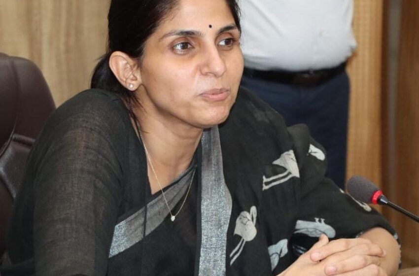  जिलाधिकारी श्रीमती सोनिका ने निर्देश दिए कि गणतन्त्र दिवस के अवसर पर मदिरा की  दुकानें पूर्णतया बन्द रखेंगे।