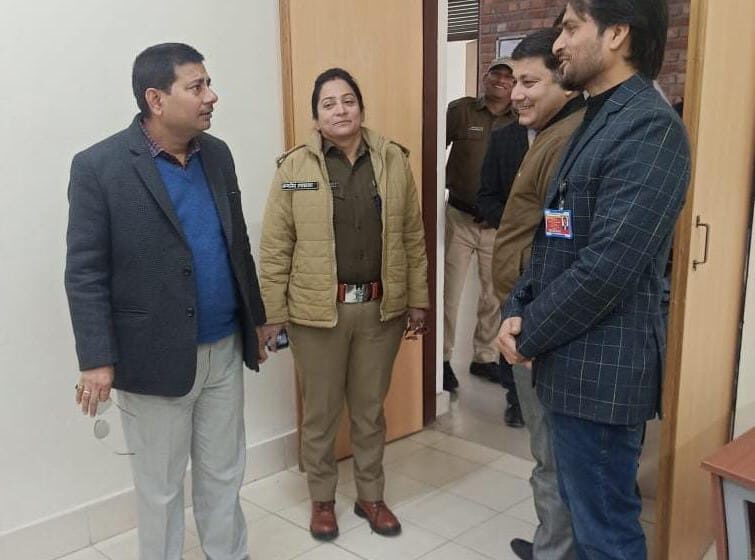  लेखपाल एवं पटवारी भर्ती लिखित परीक्षा कड़ी सुरक्षा व्यवथा में शांति पूर्ण से संपन्न कराई गई।