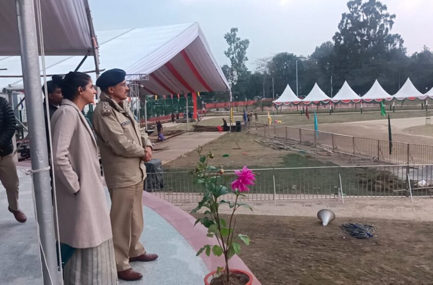  जिलाधिकारी श्रीमती सोनिका एवं वरिष्ठ पुलिस अधीक्षक दलीप सिंह कुंवर ने संयुक्त रुप से परेड ग्राउण्ड का स्थलीय निरीक्षण किया।