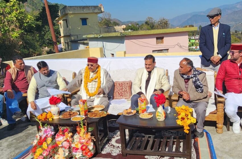  पर्यटन मंत्री सतपाल महाराज ने कुलानंद आश्रम सेम-मुखेम में श्रीमद्भागवत कथा में शमिल हुए।