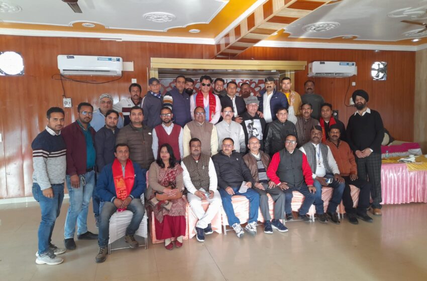  उत्तराखण्ड पत्रकार महासंघ की बढ़ती लोकप्रियता को देख महासंघ से जुड़े अन्य पत्रकार।