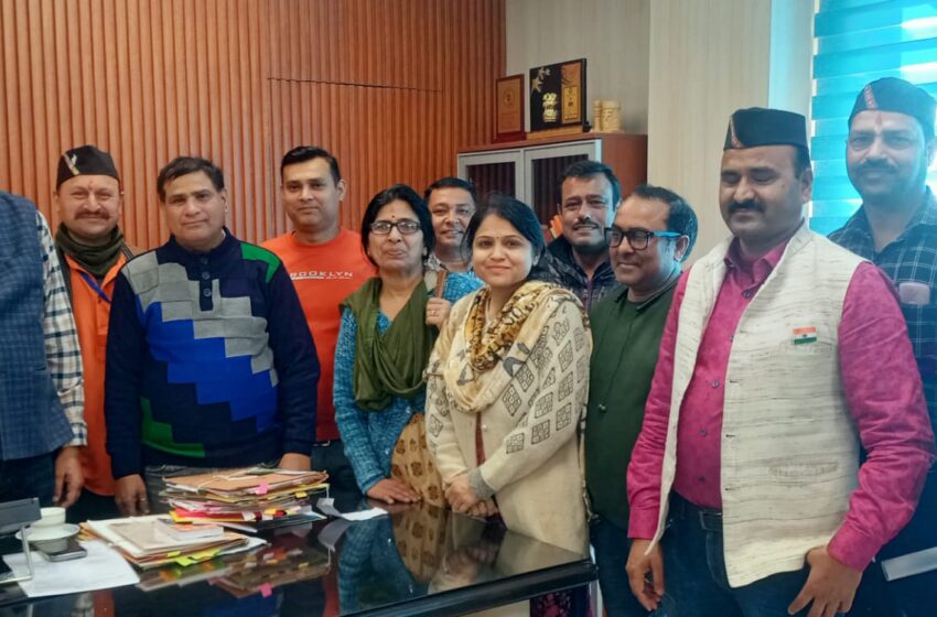  उत्तराखंड पत्रकार महासंघ का प्रतिनिधिमंडल प्रदेश संगठन प्रभारी सुशील चमोली के नेतृत्व में अपर निदेशक आशीष त्रिपाठी से मिला।