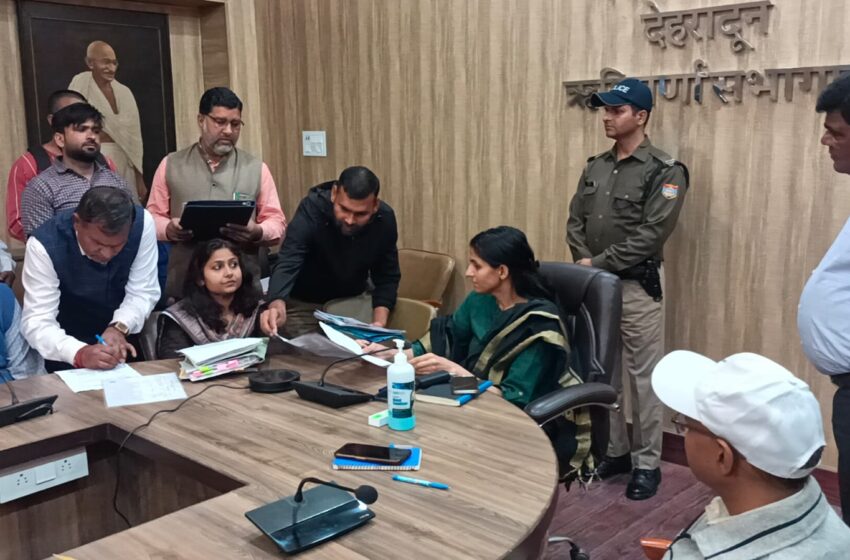  जिलाधिकारी श्रीमती सोनिका के जनसुनवाई कार्यक्रम में 68 शिकायतें प्राप्त हुई।