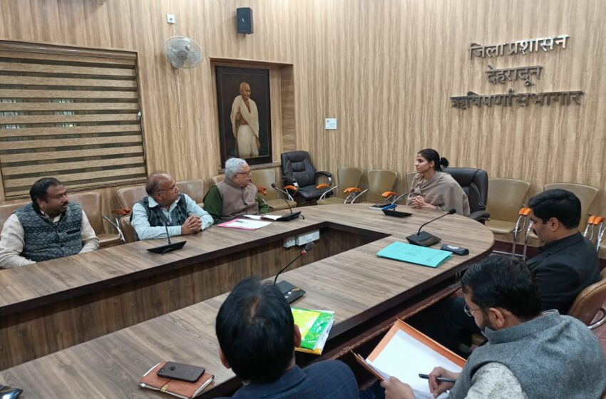  जिलाधिकारी श्रीमती सोनिका ने आढ़त बाजार स्थानातंरित किए जाने के संबंध में व्यापारियों एवं संबंधित विभागों के अधिकारियों के साथ बैठक आयोजित की।