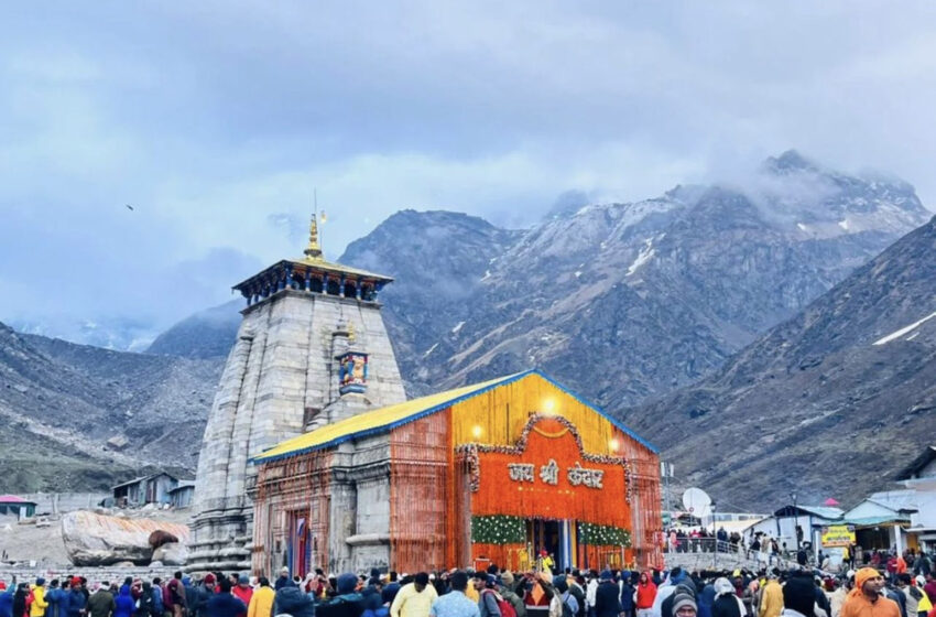  केदारनाथ धाम के कपाट श्रद्धालुओं के दर्शन के लिए आज सुबह 6 बजकर 20 मिनट पर खोले गये।