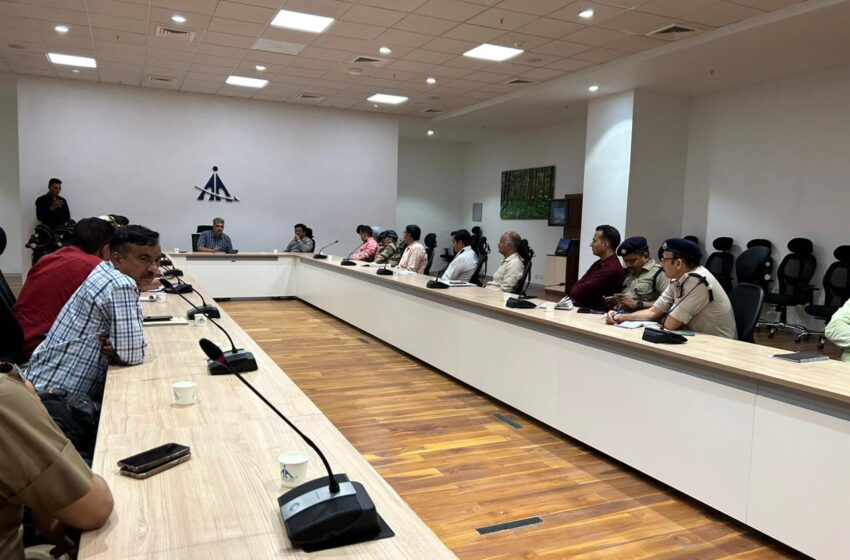  जी-20 सचिवालय विदेश मंत्रालय भारत सरकार के अनुसचिव, स्वायड्रन लीडर गंगानिधि अग्रवाल तथा ओएसडी विवेक बनर्जी ने अधिकारियों के साथ बैठक कि।