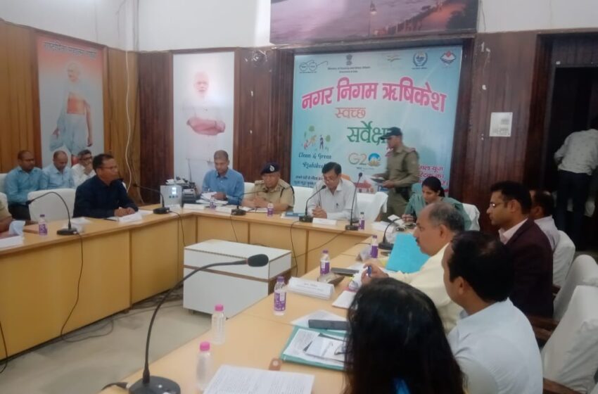  आयुक्त गढवाल मण्डल सुशील कुमार ने चारधाम यात्रा तैयारियों एवं व्यवस्थाओं के सम्बन्ध में सम्बन्धित जिलाधिकारियों, वरिष्ठ पुलिस अधीक्षकों एवं सम्बन्धित विभागों के अधिकारियों को आवश्यक दिशा-निर्देश दिए।